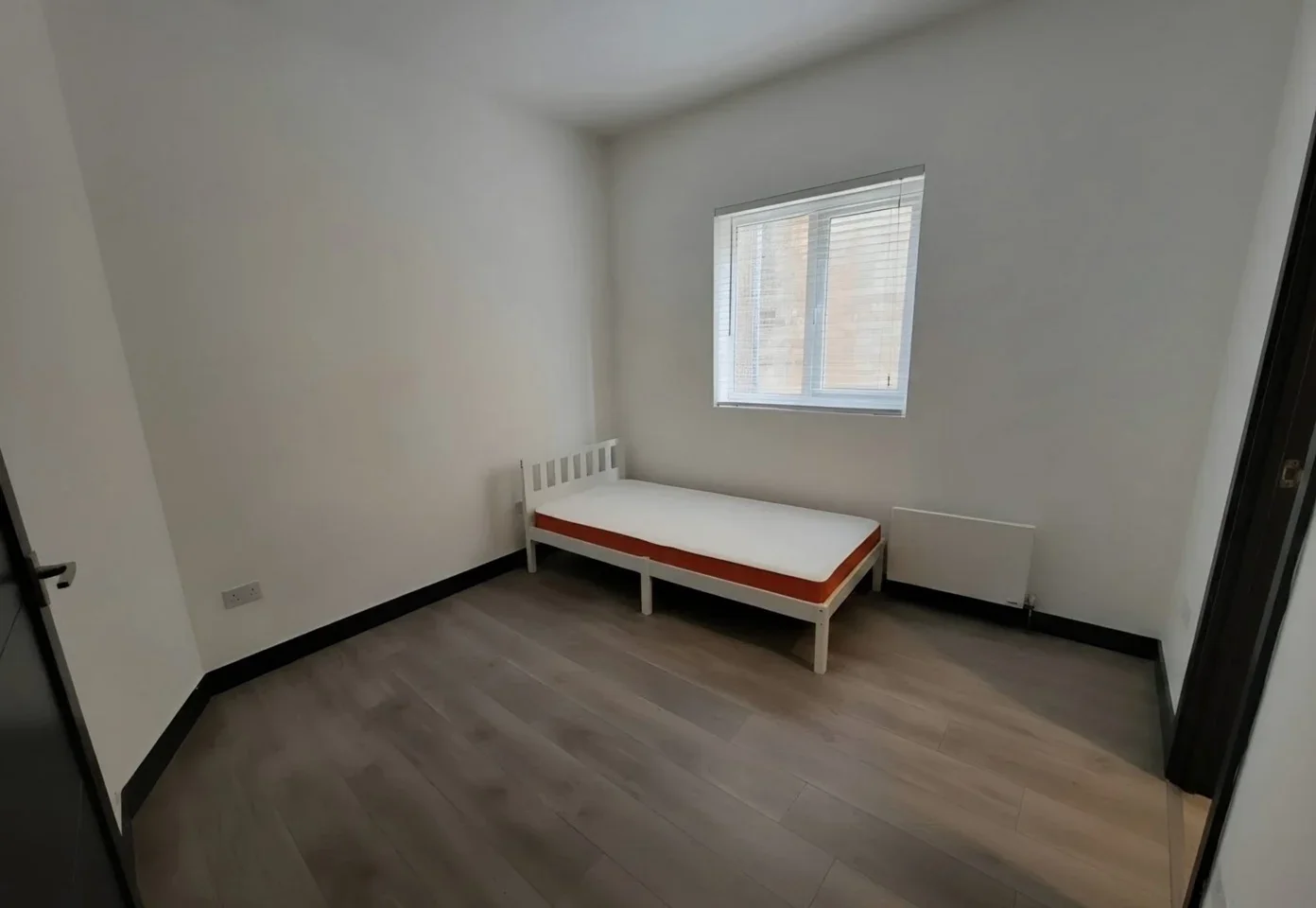 Flat Heybridge Avenue in Greater London