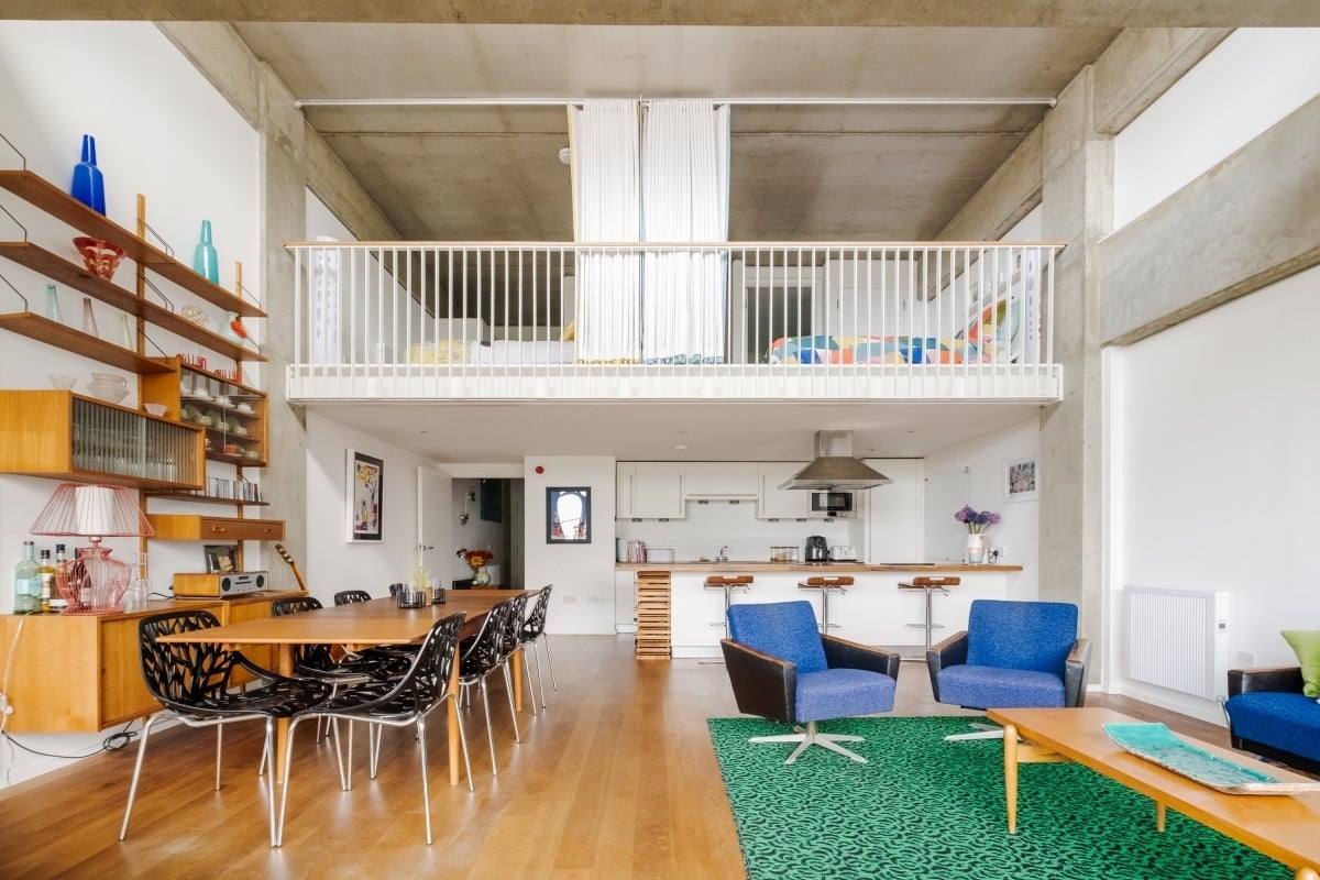 Flat Wenlock Road in Greater London