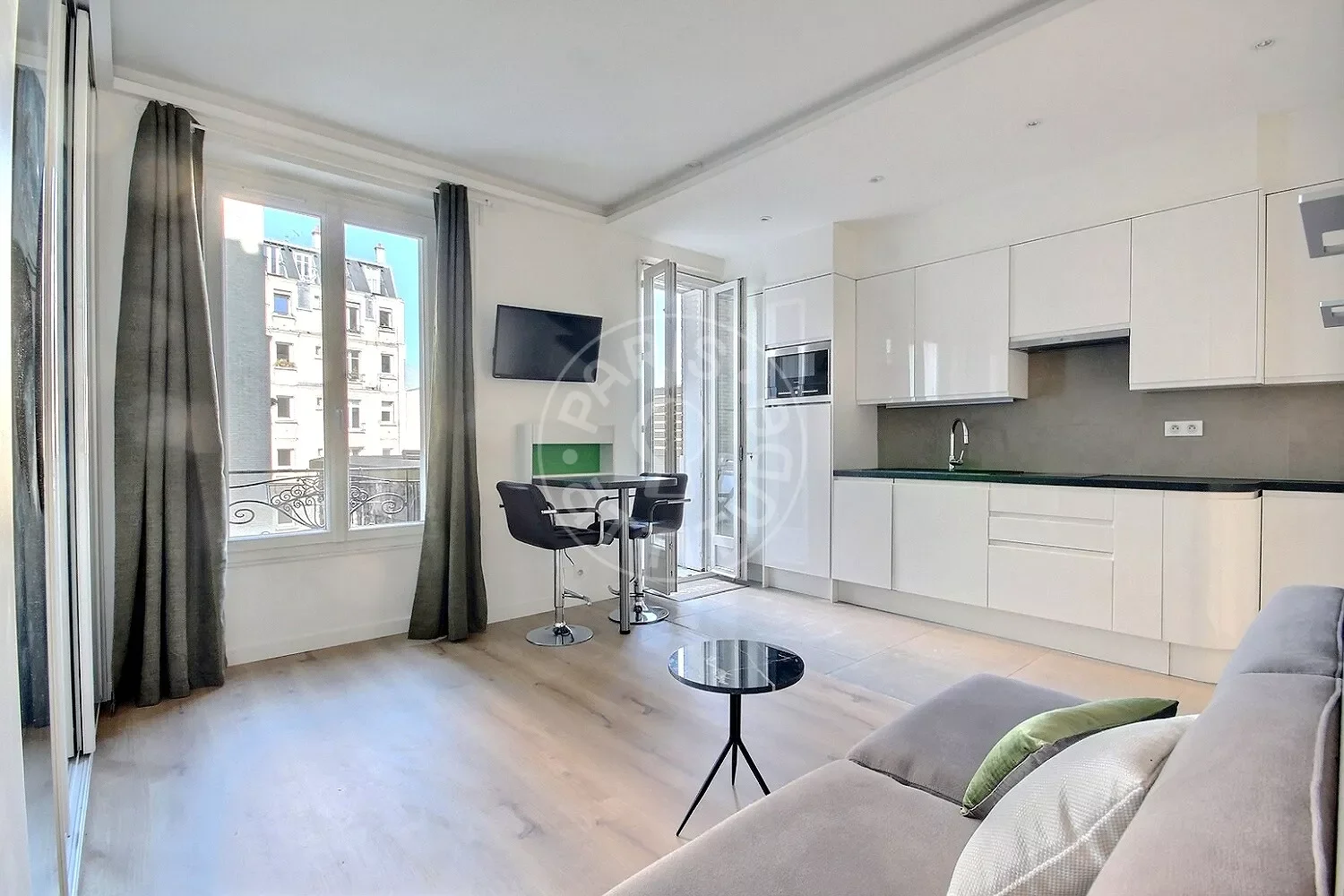 Appartement Rue du Mont Cenis à Paris