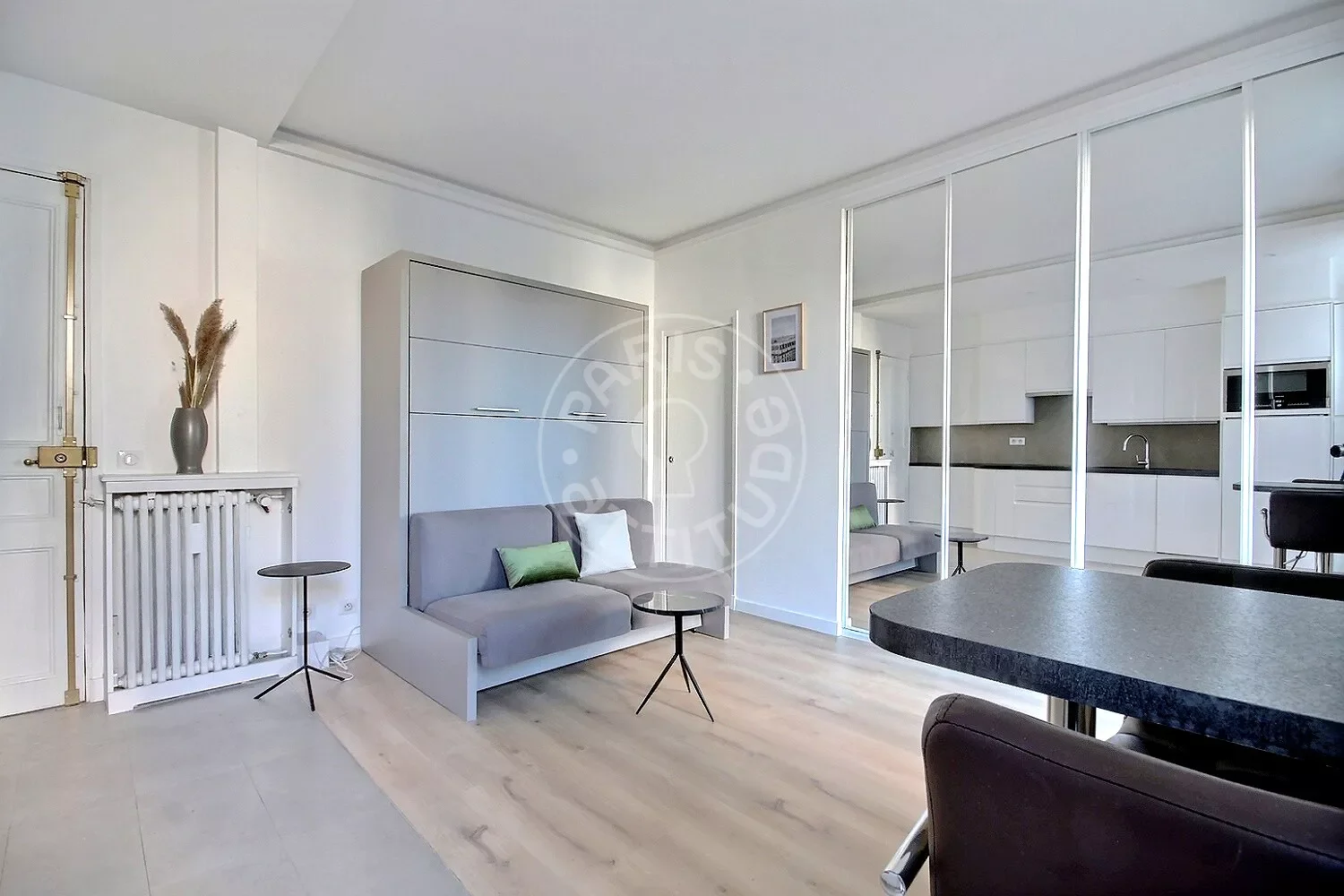 Appartement Rue du Mont Cenis à Paris