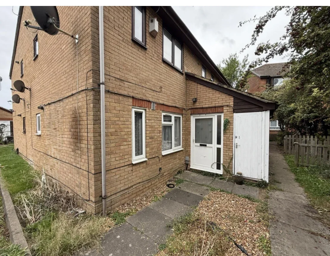 Flat Bader Gardens in Slough