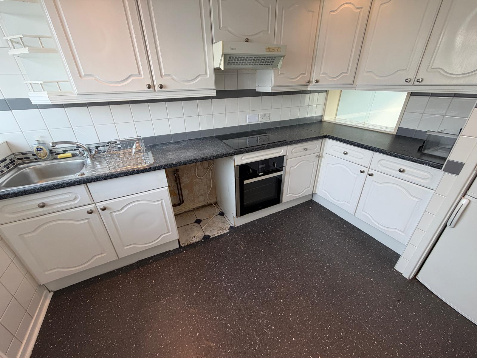 Flat Downfield Road in Cheshunt