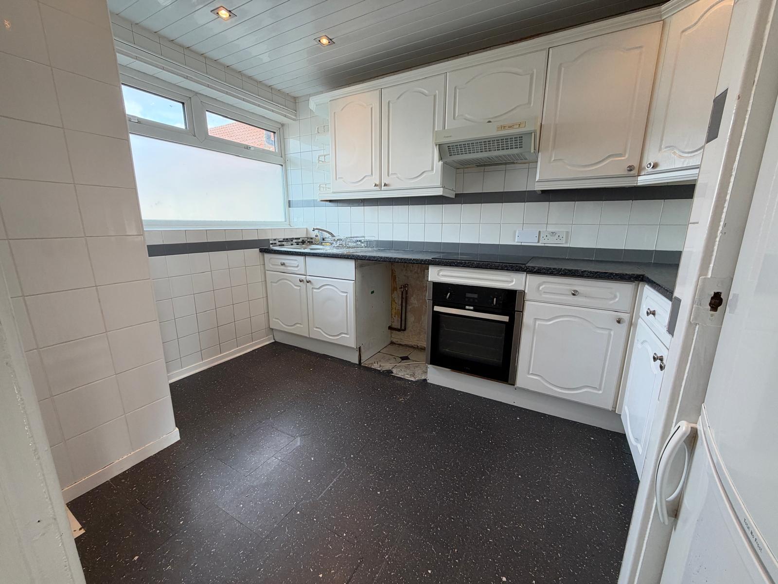 Flat Downfield Road in Cheshunt