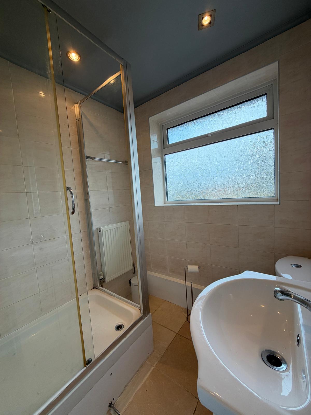 Flat Downfield Road in Cheshunt