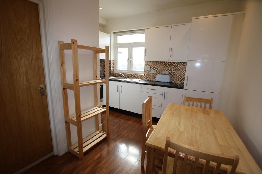 Flat Bolton Gardens in Greater London