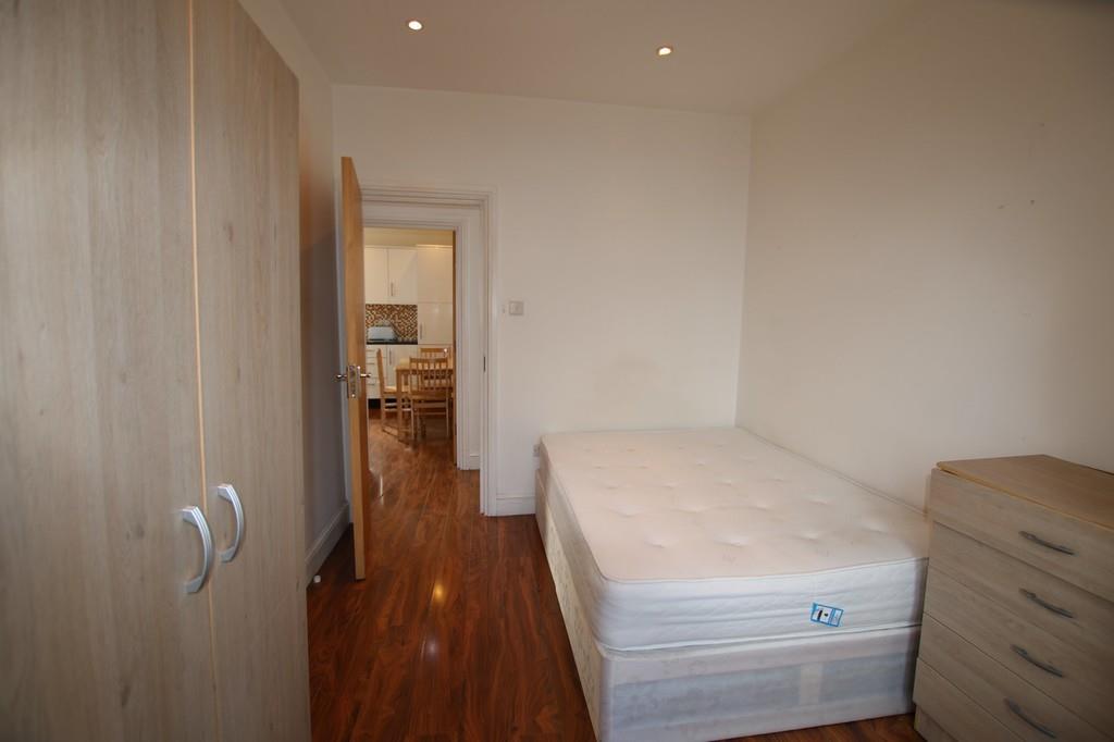 Flat Bolton Gardens in Greater London