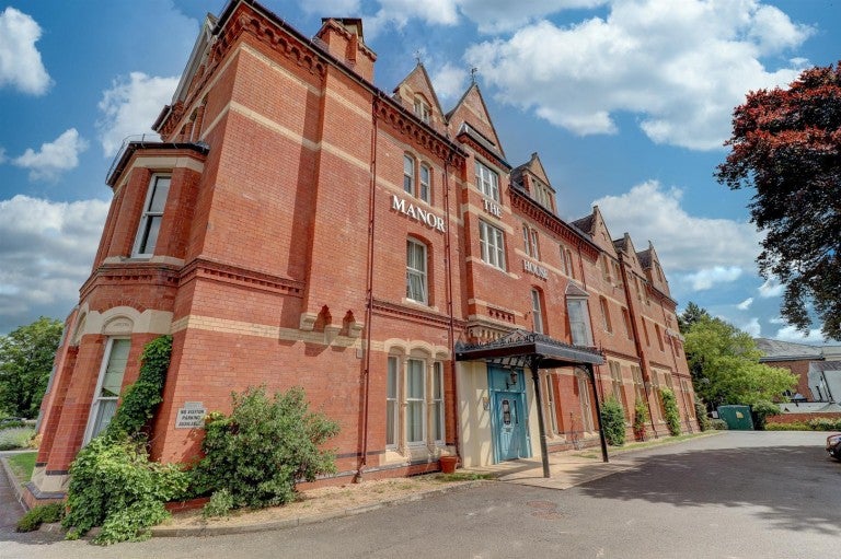 Flat Avenue Road in Royal Leamington Spa