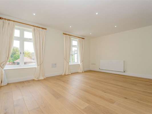 Flat Eton Court in Eton