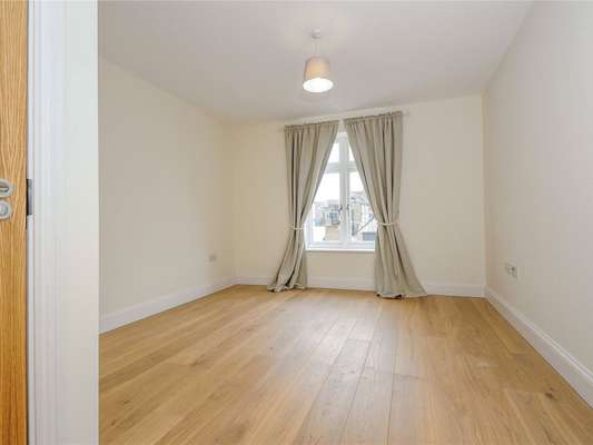 Flat Eton Court in Eton
