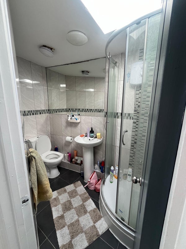 Room Conway Road in Greater London