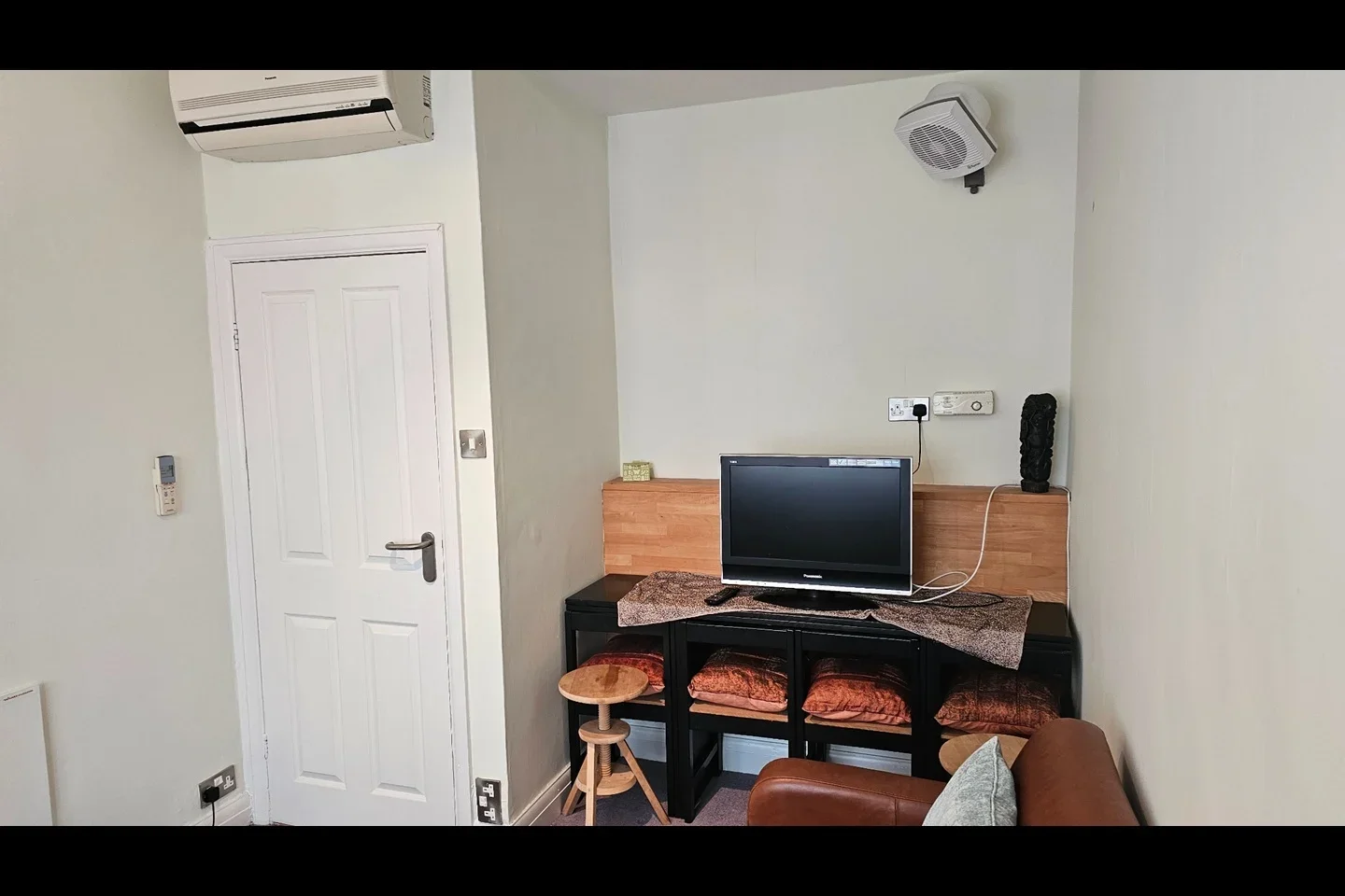 Flat Kingsbury Road in London