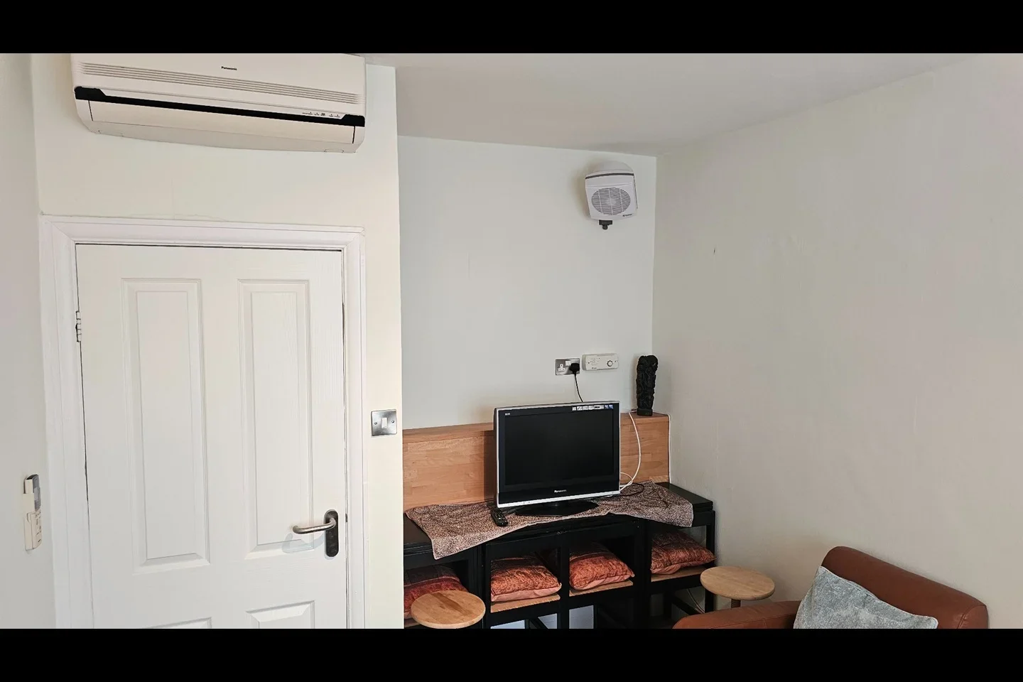 Flat Kingsbury Road in London