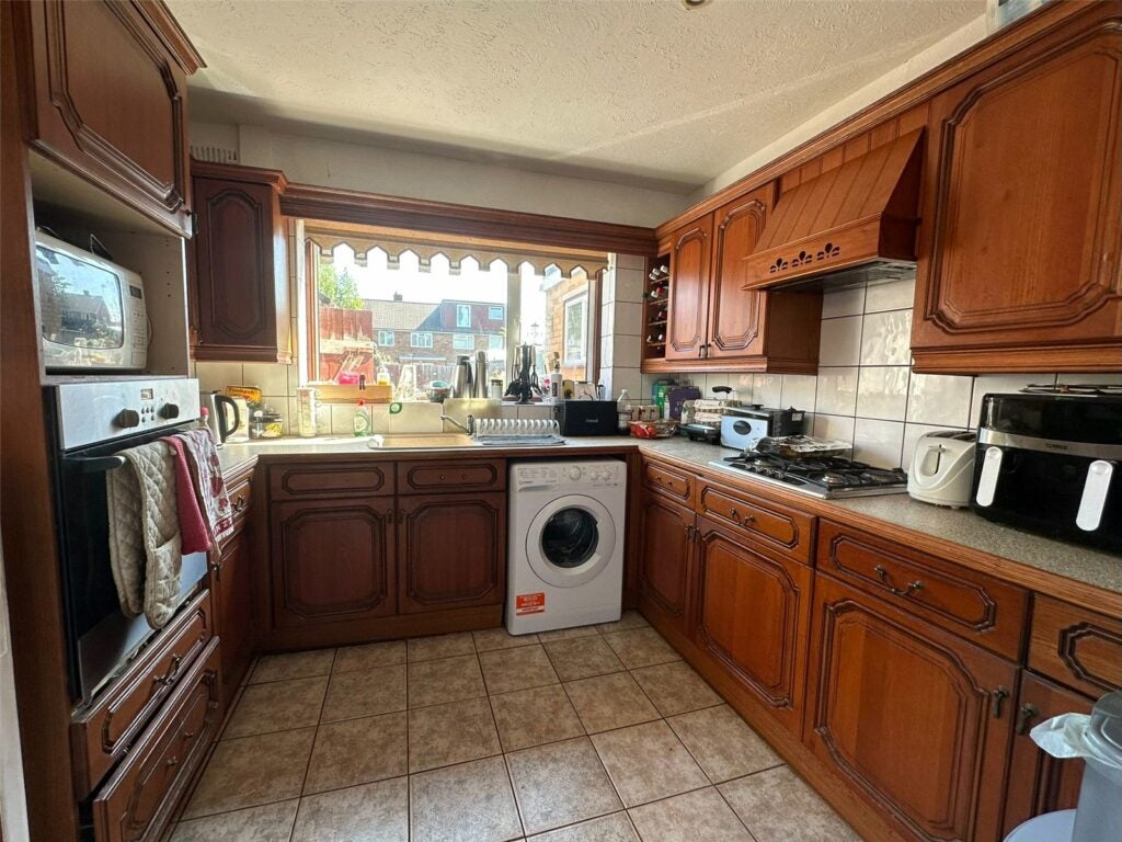 House Derwent Close in Rushmoor