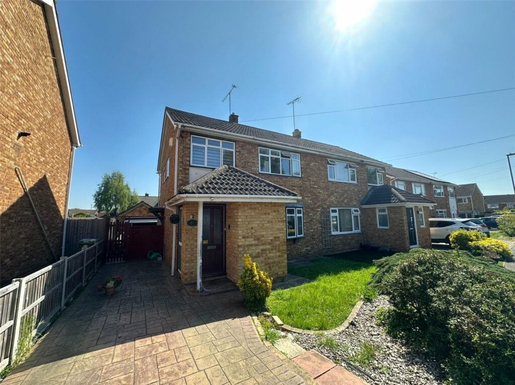 House Derwent Close in Rushmoor
