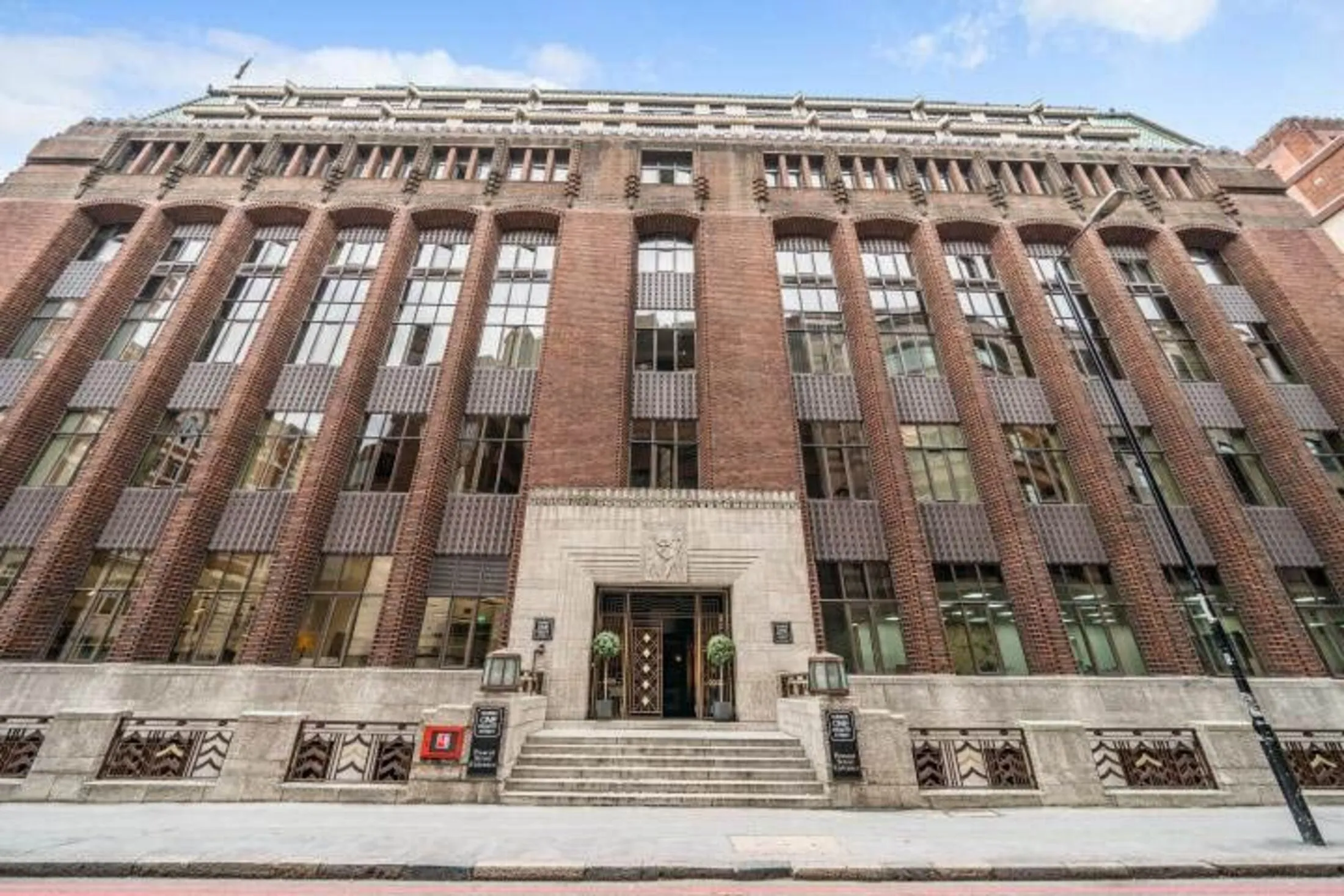 Flat Prescot Street in Greater London