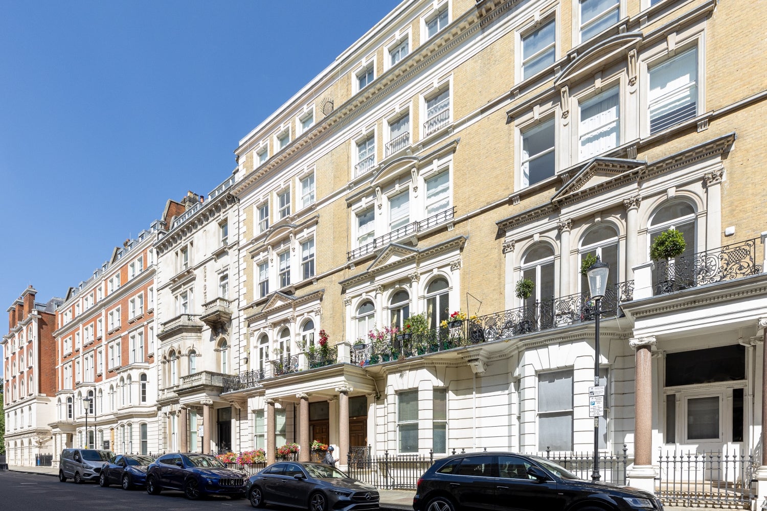 Flat De Vere Gardens in Greater London