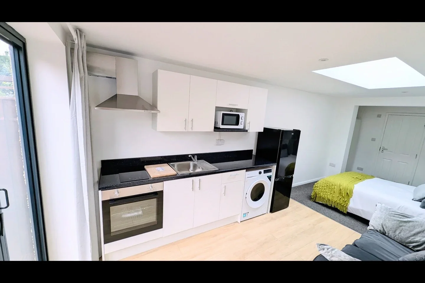 Flat Burlington Avenue in Slough