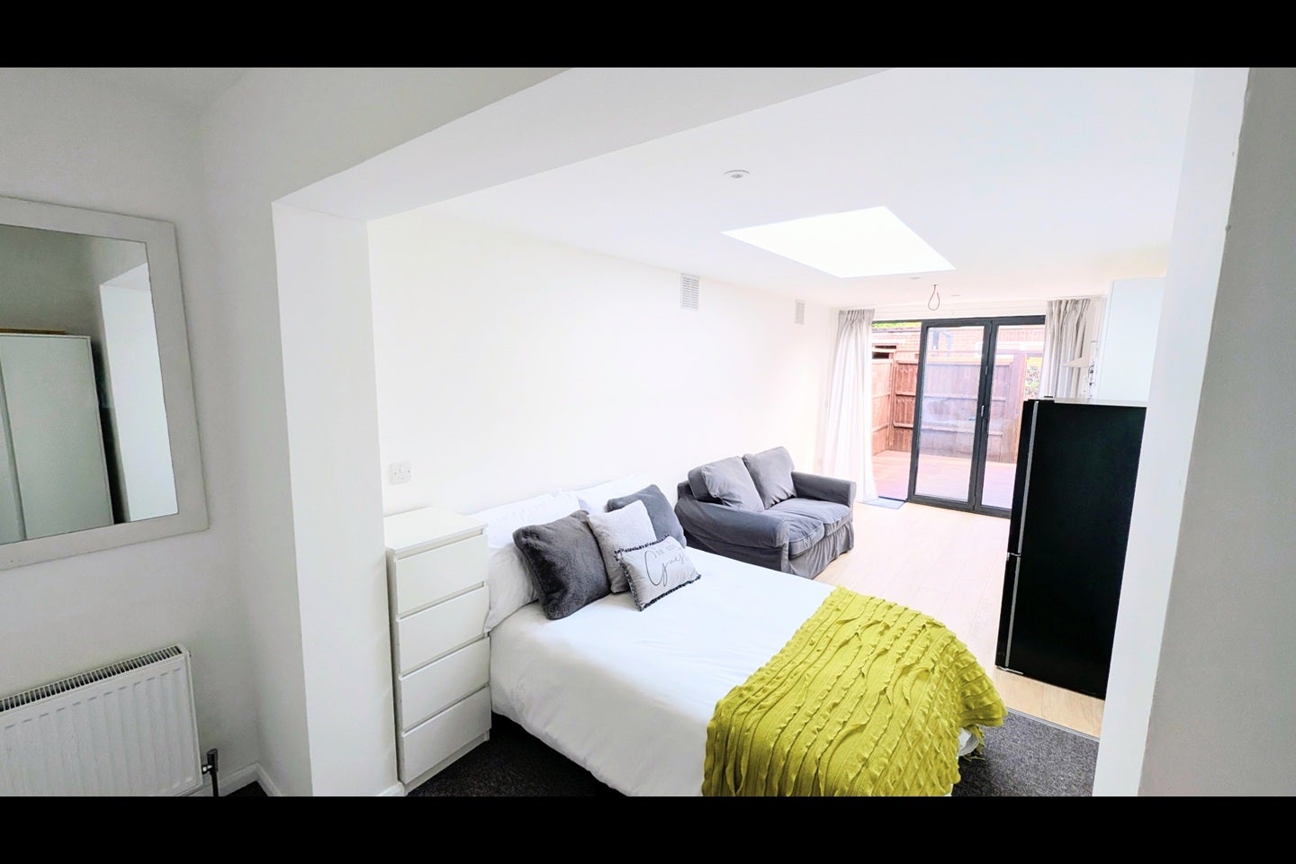 Flat Burlington Avenue in Slough