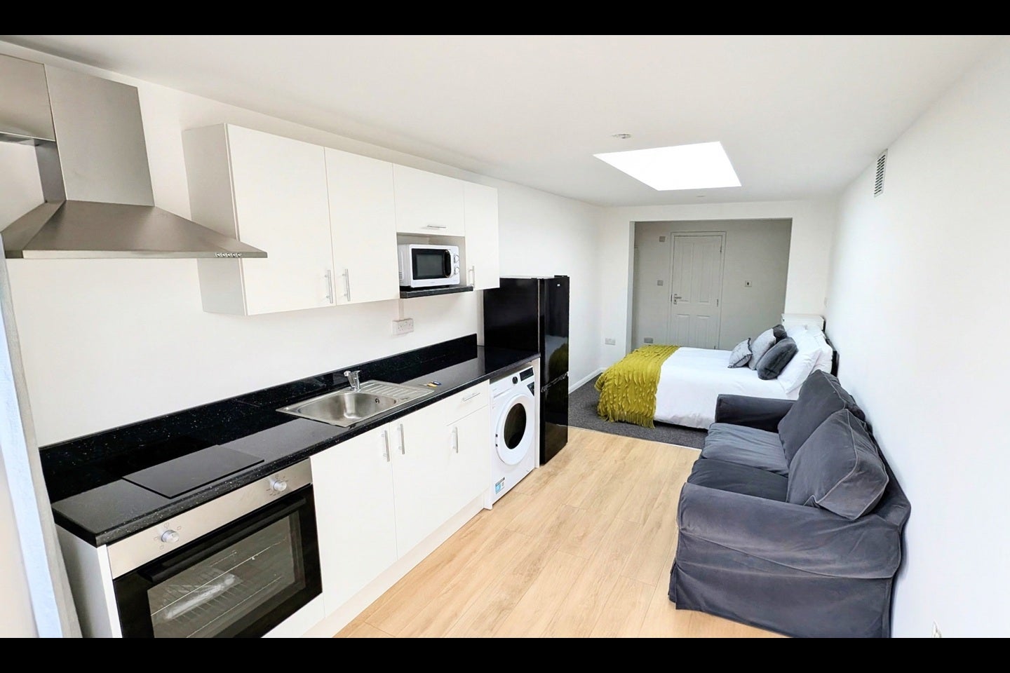 Flat Burlington Avenue in Slough