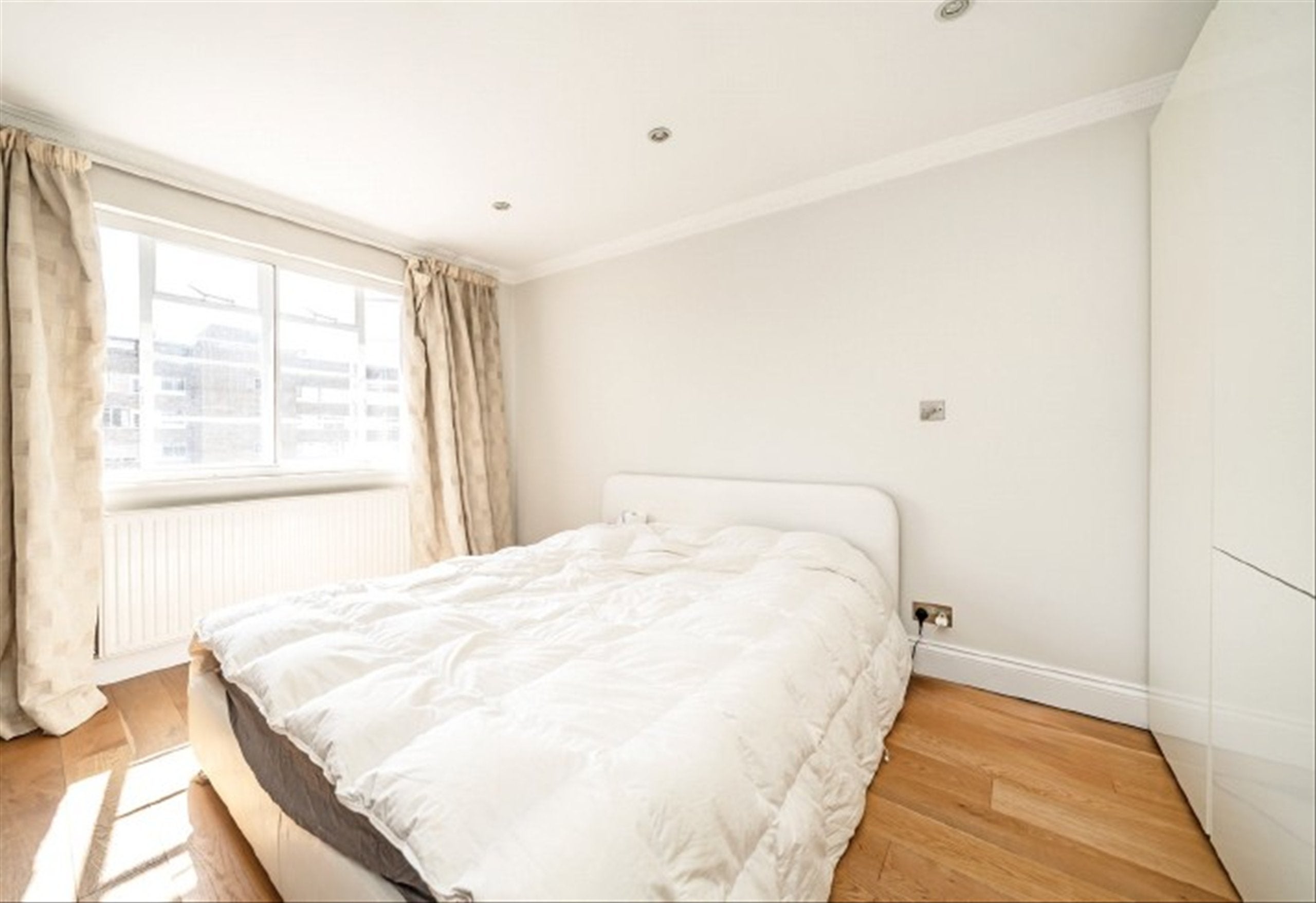 Flat Sussex Gardens in City of Westminster