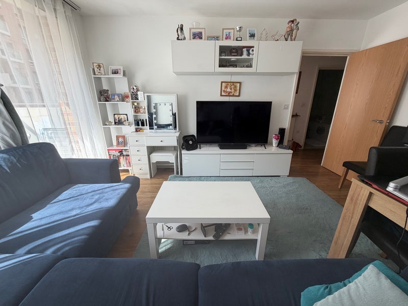 Flat Florence Square in Greater London