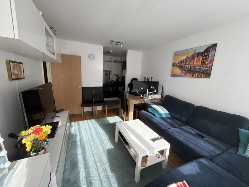 Flat Florence Square in Greater London