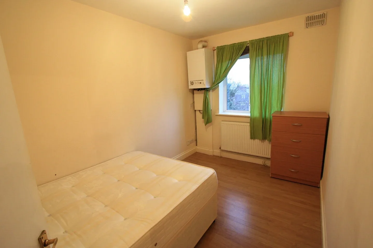 Flat Lewisham Way in Greater London