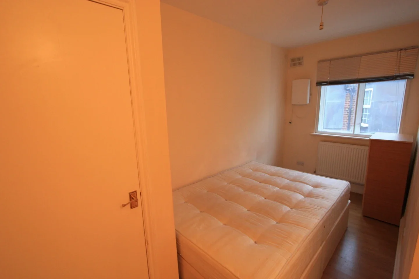 Flat Lewisham Way in Greater London
