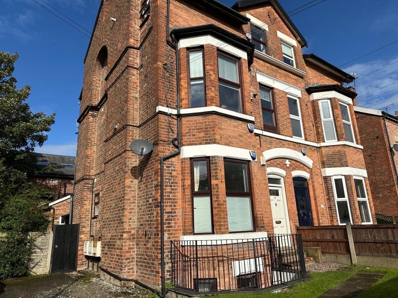 Room Cresswell Grove in Manchester