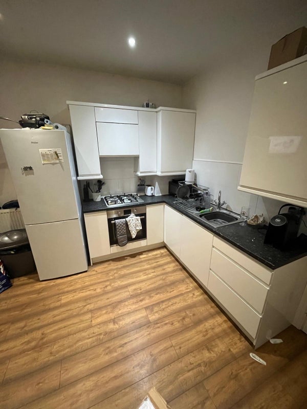 Room Cresswell Grove in Manchester