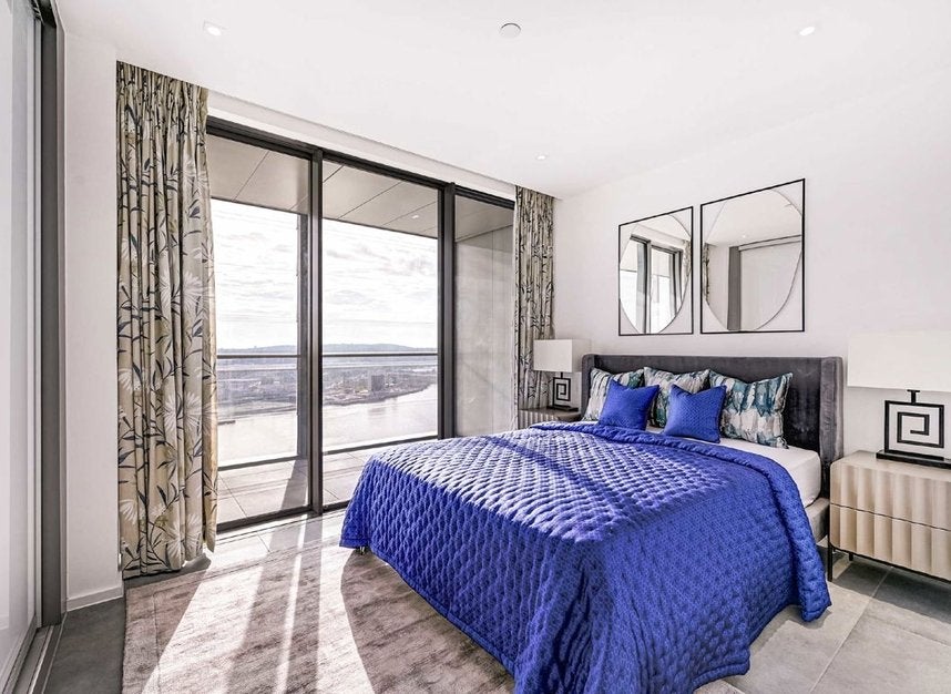 Flat Dollar Bay Place in Greater London