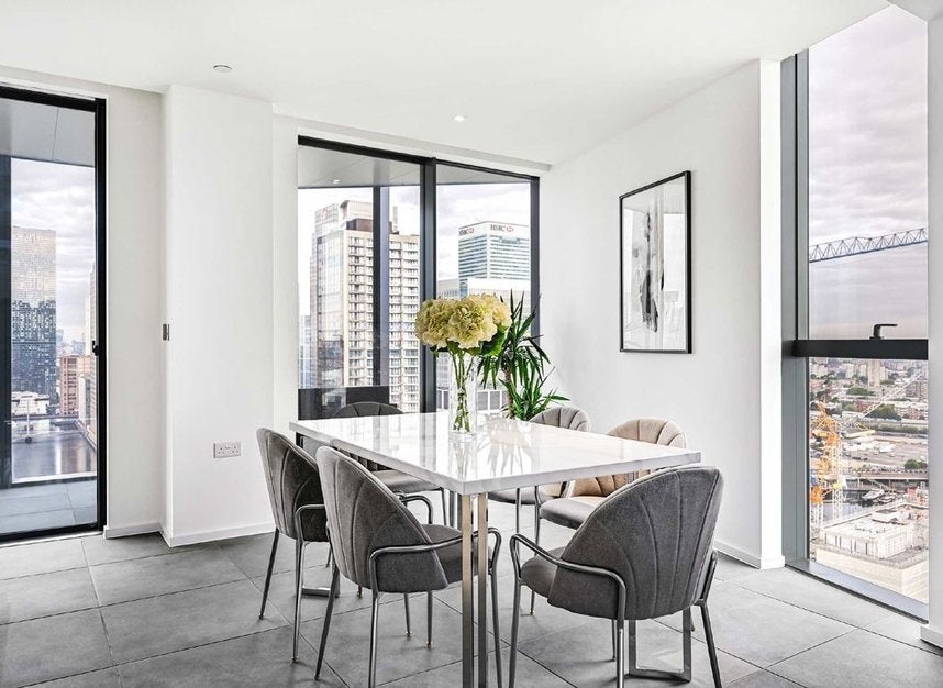Flat Dollar Bay Place in Greater London