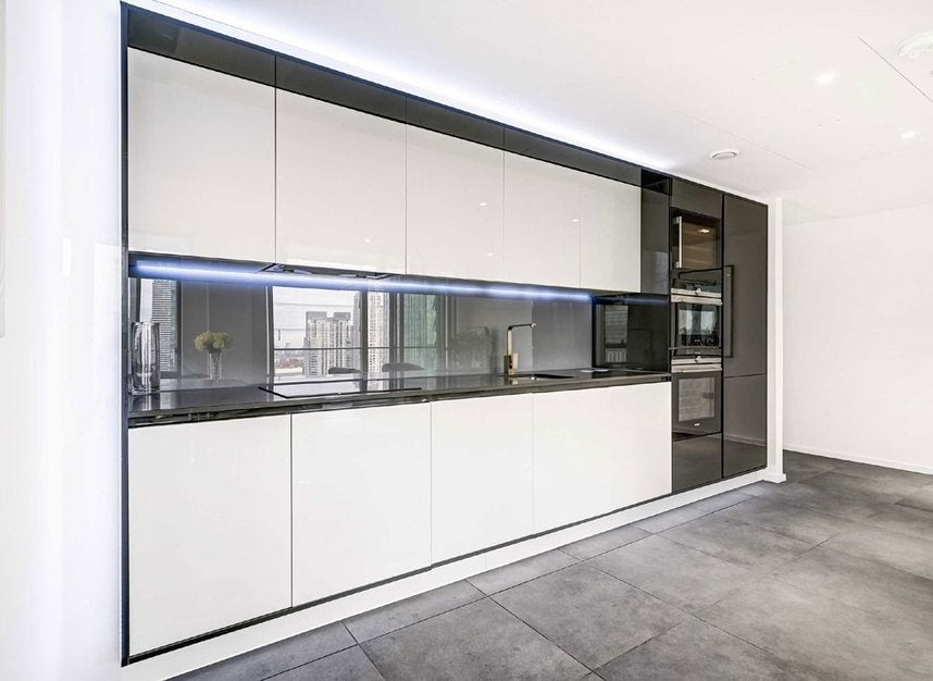 Flat Dollar Bay Place in Greater London
