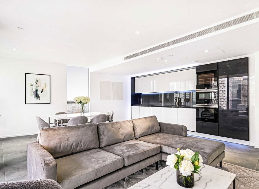 Flat Dollar Bay Place in Greater London