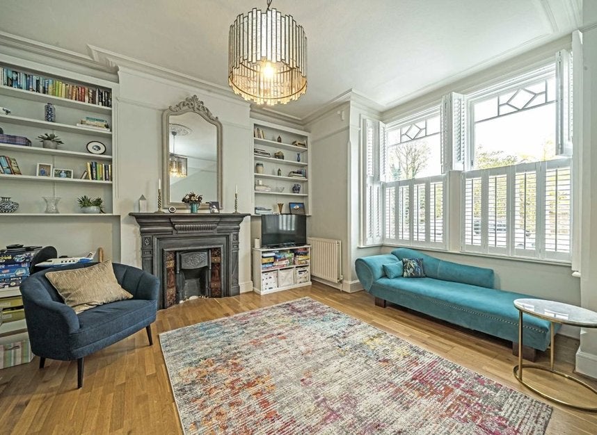 House Courtfield Gardens in Greater London
