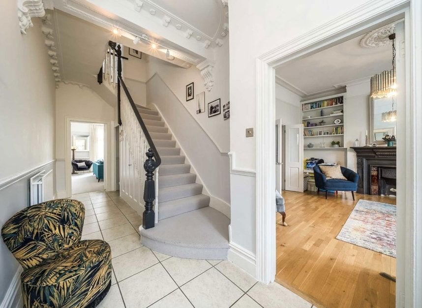 House Courtfield Gardens in Greater London