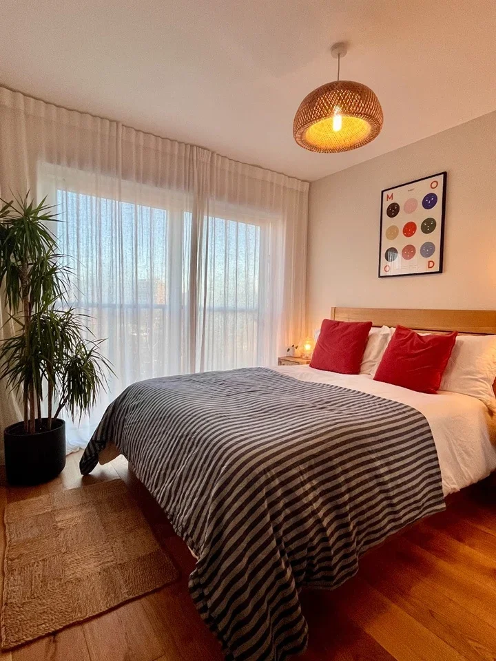 Flat Cresset Road in Greater London