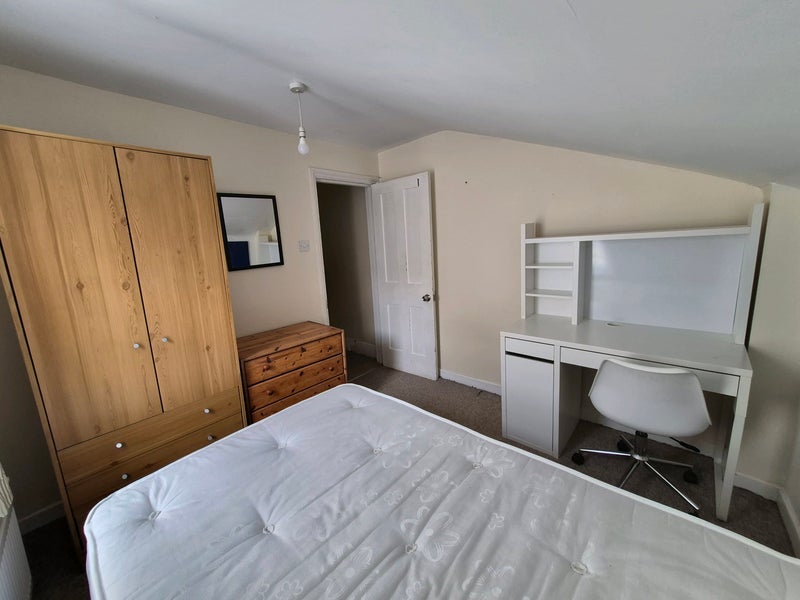 Room Ridley Road in Bournemouth