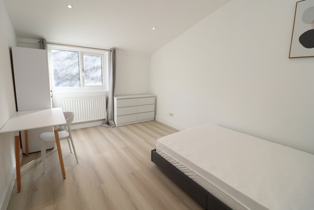 Room Globe Road in Greater London