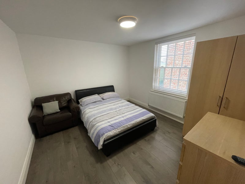 Room Westgate Road in Newcastle upon Tyne