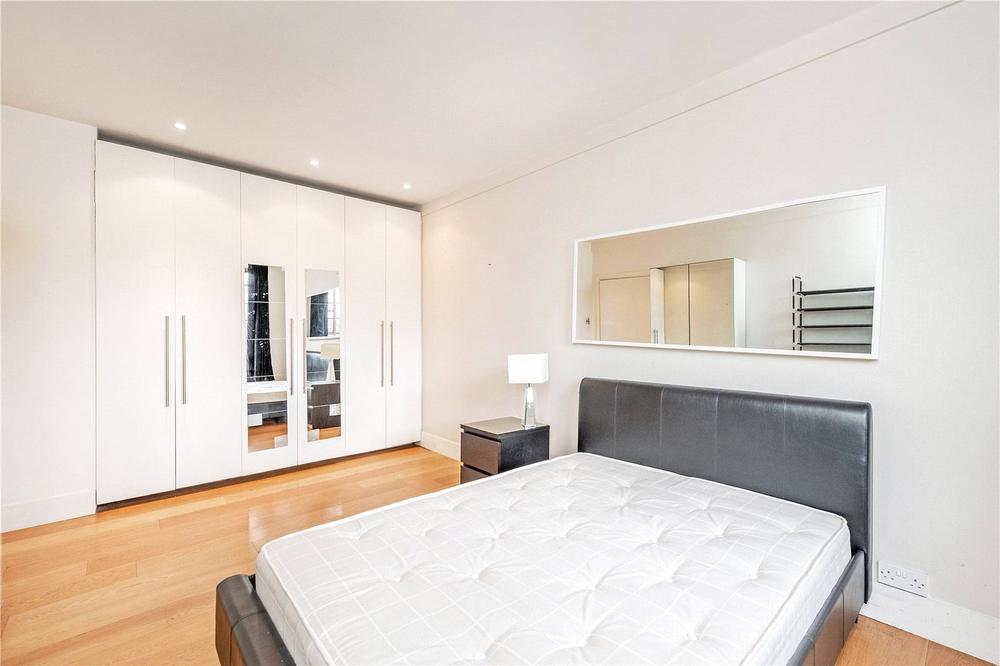 Flat Sloane Avenue in Greater London