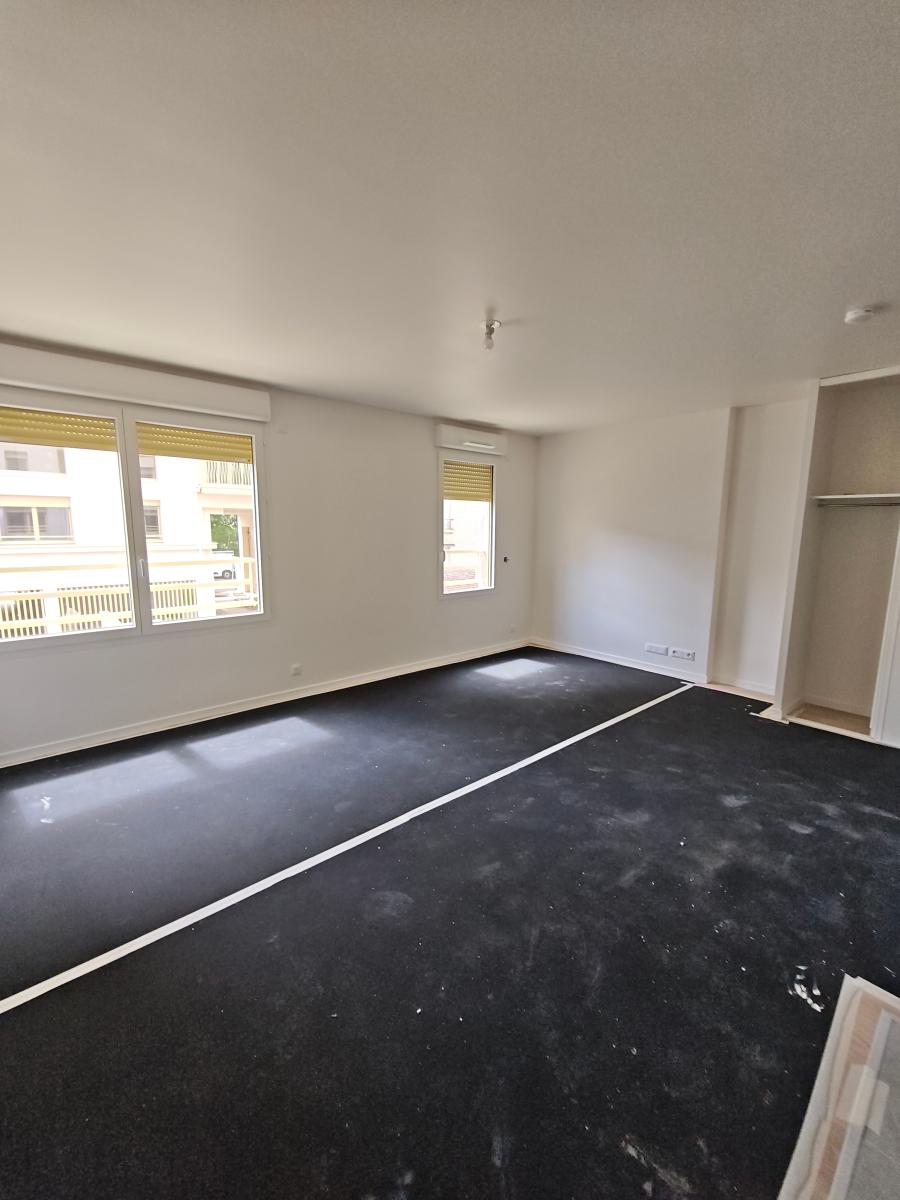 Chambre Rue Madiraa à Courbevoie