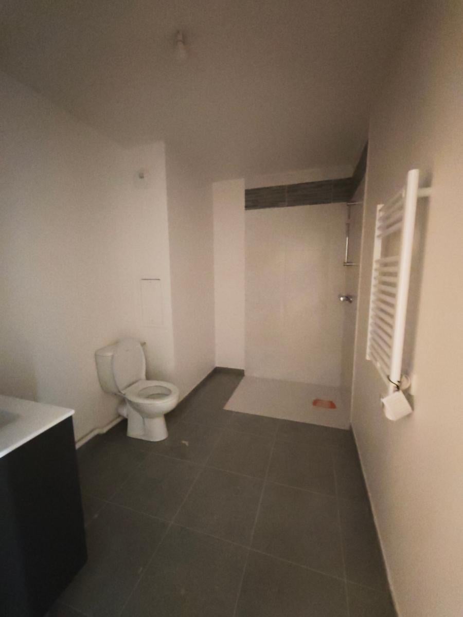 Chambre Rue Madiraa à Courbevoie