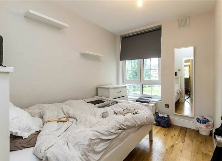 Flat Garnet Street in Greater London