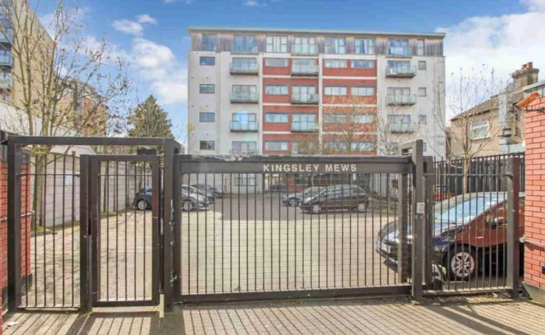 Flat Havelock Street in Greater London