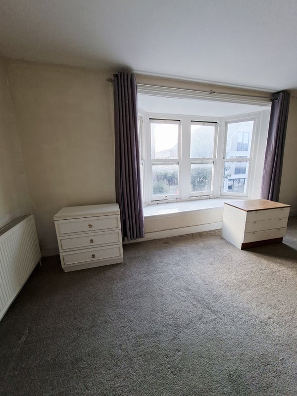 Room Brighton Road in Crawley