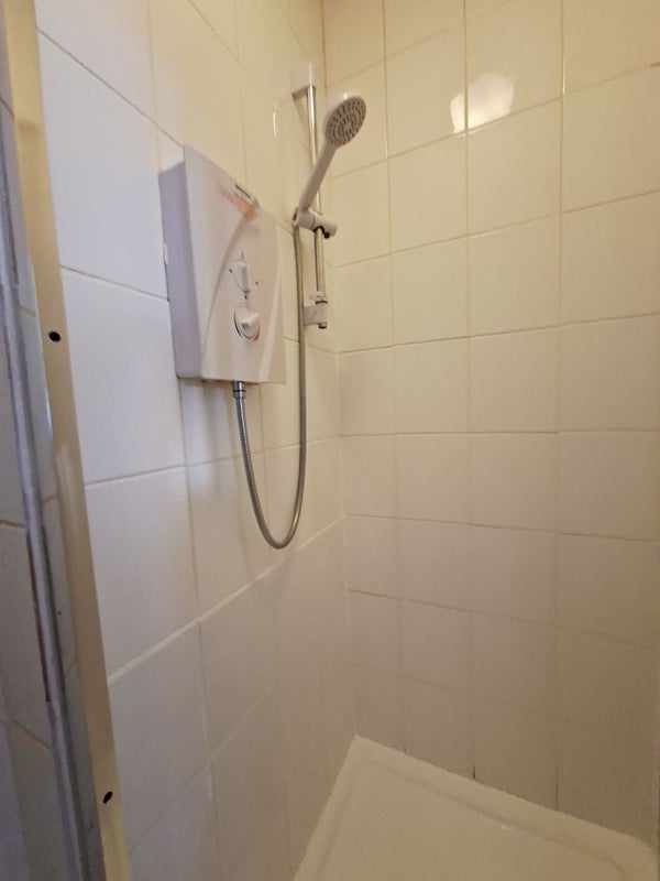 Room Brighton Road in Crawley