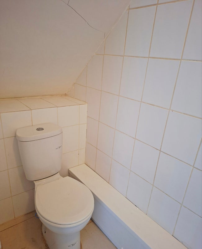Room Brighton Road in Crawley