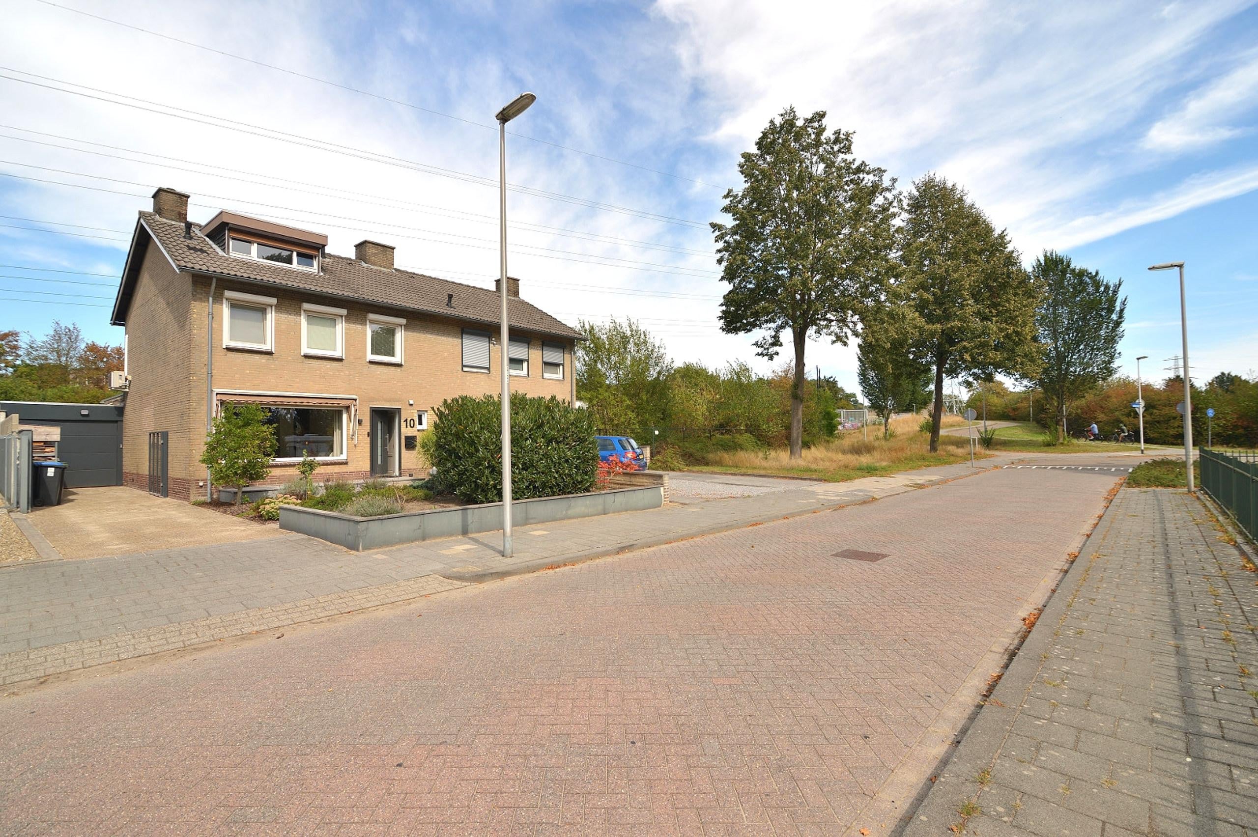 Twee-onder-één-kap te koop: Kapelweg 10, Heerlen