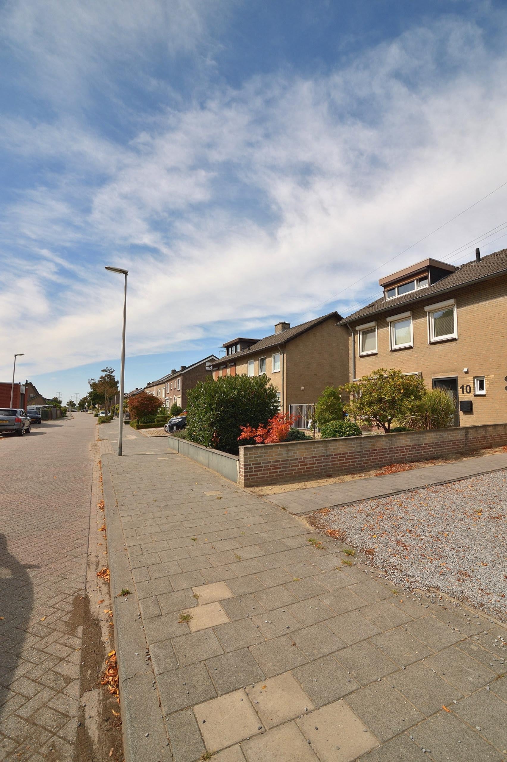 Twee-onder-één-kap te koop: Kapelweg 10, Heerlen